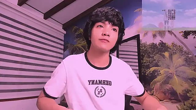 Snapshot of AllanYong18 chatting on February 27, 7:12 am AllanYong18 online show from February 27, 7:12 am