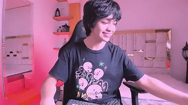 Snapshot of AllanYong18 chatting on February 28, 5:04 am AllanYong18 online show from February 28, 5:04 am