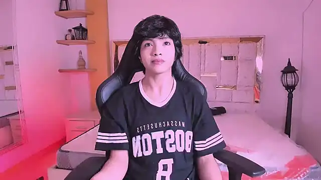 Snapshot of AllanYong18 chatting on March 1, 1:53 am AllanYong18 online show from March 1, 1:53 am