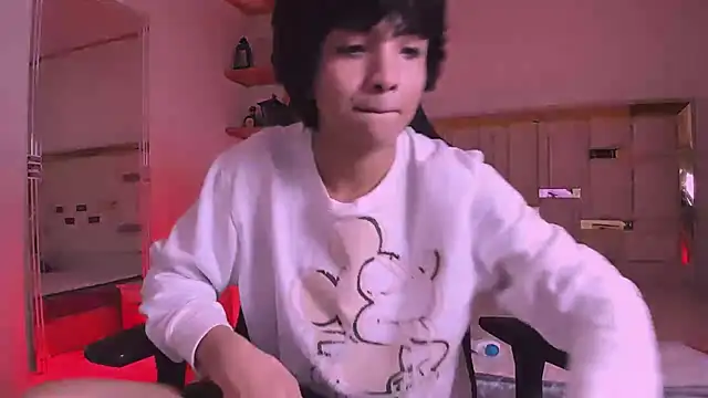 Snapshot of AllanYong18 chatting on March 2, 8:59 am AllanYong18 online show from March 2, 8:59 am