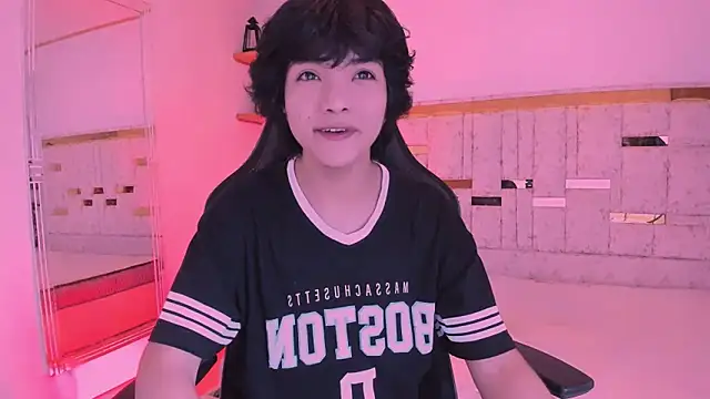 Snapshot of AllanYong18 chatting on March 11, 10:18 am AllanYong18 online show from March 11, 10:18 am