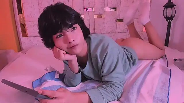 Snapshot of AllanYong18 chatting on March 19, 8:34 am AllanYong18 online show from March 19, 8:34 am