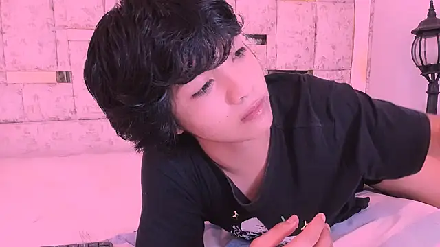 Snapshot of AllanYong18 chatting on March 20, 5:02 am AllanYong18 online show from March 20, 5:02 am