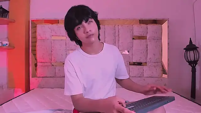 Snapshot of AllanYong18 chatting on March 22, 6:00 am AllanYong18 online show from March 22, 6:00 am