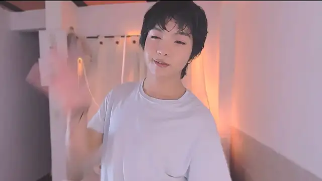 Snapshot of AllanYong18 chatting on September 13, 6:35 am AllanYong18 online show from September 13, 6:35 am