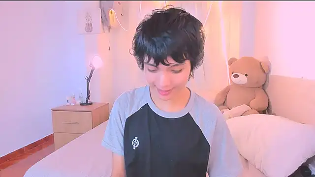 Snapshot of AllanYong18 chatting on September 27, 1:05 pm AllanYong18 online show from September 27, 1:05 pm