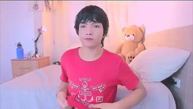 Snapshot of AllanYong18 chatting on October 5, 1:53 pm AllanYong18 online show from October 5, 1:53 pm