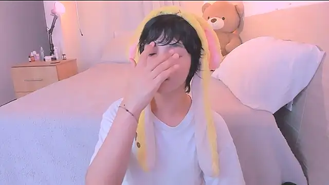 Snapshot of AllanYong18 chatting on October 10, 12:31 am AllanYong18 online show from October 10, 12:31 am