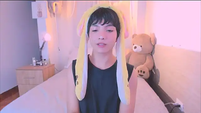 Snapshot of AllanYong18 chatting on October 15, 4:34 am AllanYong18 online show from October 15, 4:34 am