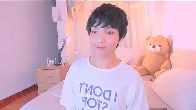 Snapshot of AllanYong18 chatting on October 19, 8:37 am AllanYong18 online show from October 19, 8:37 am