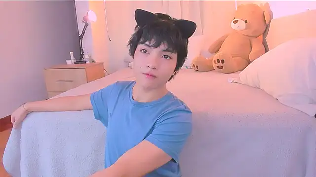 Snapshot of AllanYong18 chatting on October 20, 10:05 am AllanYong18 online show from October 20, 10:05 am