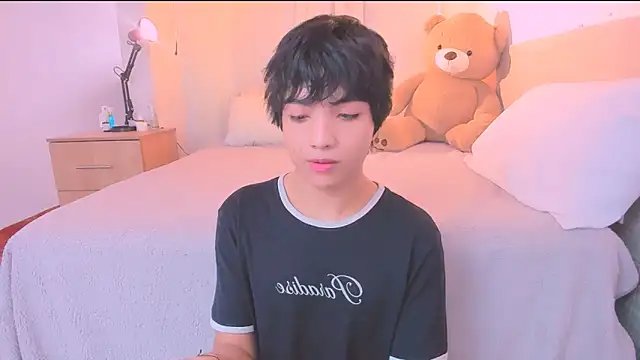 Snapshot of AllanYong18 chatting on October 24, 1:18 pm AllanYong18 online show from October 24, 1:18 pm