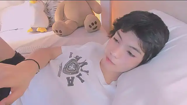 AllanYong18 online show from February 22, 1:42 pm