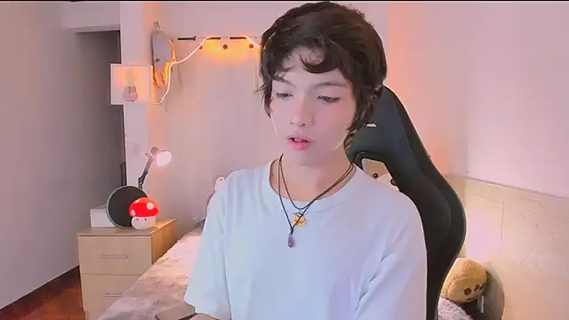 AllanYong18 online show from April 12, 8:52 am