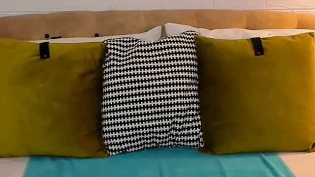 SarahGrays online show from December 19, 8:10 am