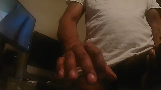 Snapshot of MrDaddyBbSnake chatting on April 20, 4:48 am MrDaddyBbSnake online show from April 20, 4:48 am