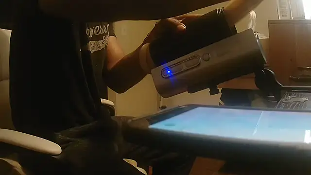 Snapshot of MrDaddyBbSnake chatting on June 5, 3:13 am MrDaddyBbSnake online show from June 5, 3:13 am
