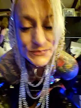 MissParadise40 online show from November 4, 11:37 pm