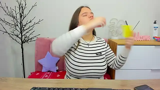 AdeleCruz online show from February 11, 1:09 pm