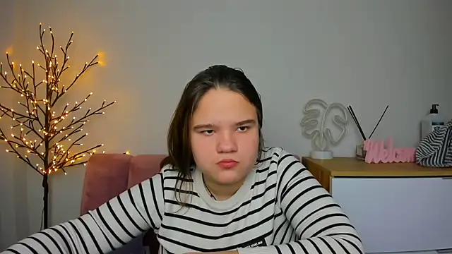 AdeleCruz online show from February 12, 1:16 pm