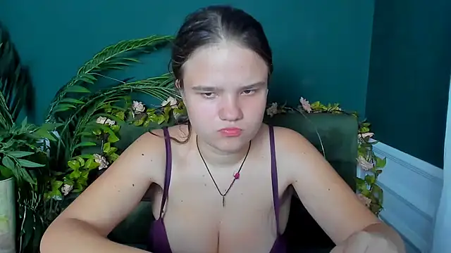 AdeleCruz online show from March 29, 12:05 pm