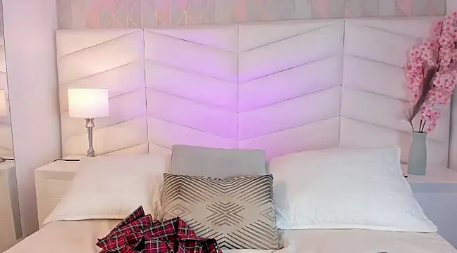 chelsea bolton  online show from February 12, 3:27 pm