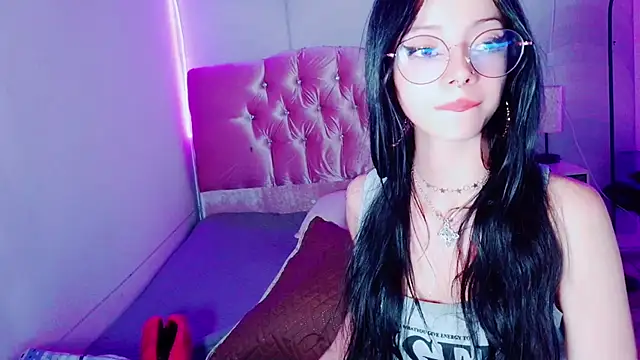 Snapshot of madison_oli chatting on February 20, 6:35 pm madison oli online show from February 20, 6:35 pm