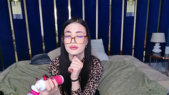 EmmaLawrens online show from February 7, 3:41 pm