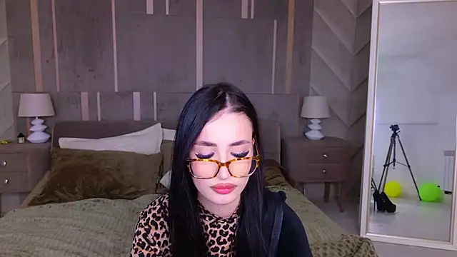 EmmaLawrens online show from February 12, 3:27 pm