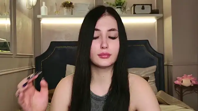 EmmaLawrens online show from September 18, 4:09 pm