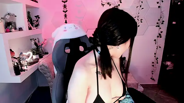Snapshot of Effy_Devalk chatting on February 12, 2:10 pm Effy Devalk online show from February 12, 2:10 pm