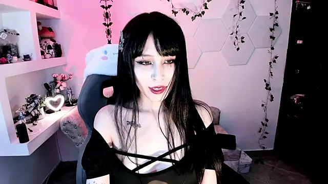 Snapshot of Effy_Devalk chatting on February 24, 5:53 pm Effy Devalk online show from February 24, 5:53 pm