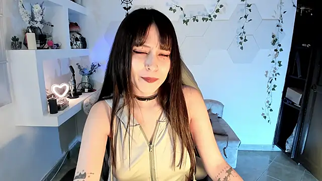 Snapshot of Effy_Devalk chatting on October 8, 2:36 pm Effy Devalk online show from October 8, 2:36 pm