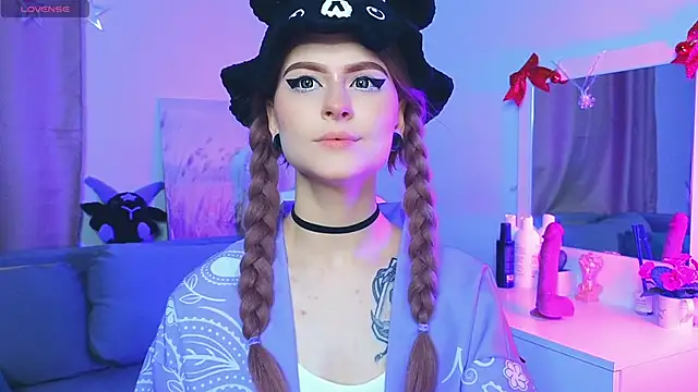 Emily  Mooree online show from January 26, 5:23 am