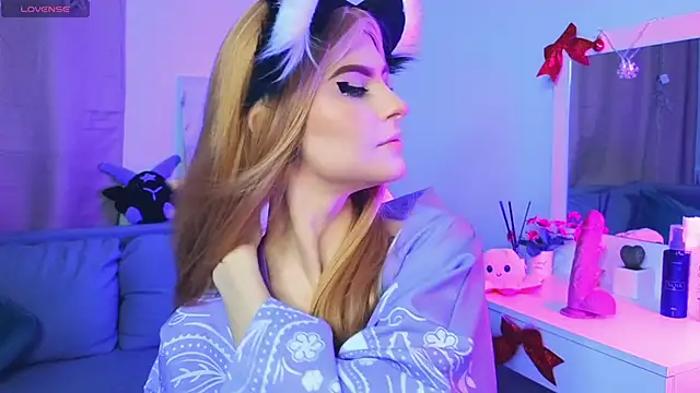 Emily  Mooree online show from February 1, 4:14 am