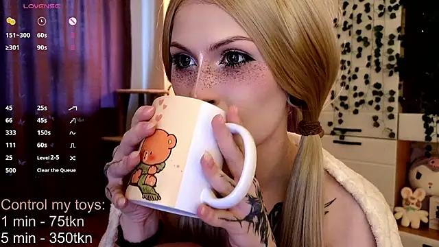 Emily  Mooree online show from October 1, 5:35 am