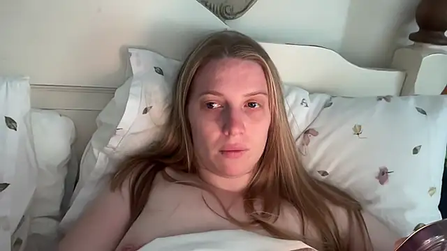 Snapshot of Ella-82 chatting on June 21, 7:16 pm Ella-82 online show from June 21, 7:16 pm