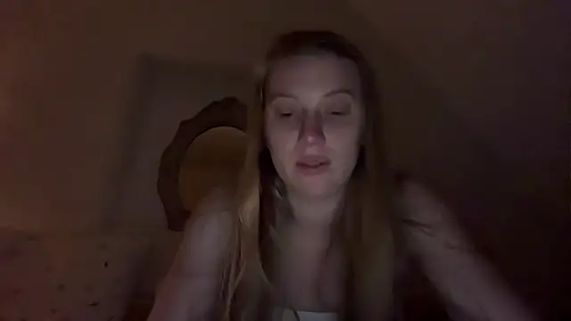 Snapshot of Ella-82 chatting on June 24, 8:52 pm Ella-82 online show from June 24, 8:52 pm
