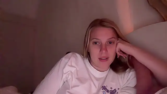 Snapshot of Ella-82 chatting on July 21, 7:49 pm Ella-82 online show from July 21, 7:49 pm