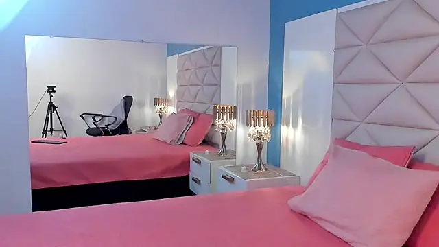 KarenSims online show from March 4, 7:32 pm