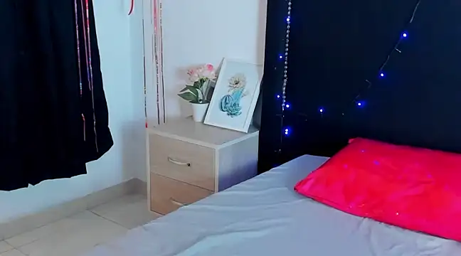 Snapshot of Cleo_Hott chatting on March 21, 10:17 am Cleo Hott online show from March 21, 10:17 am