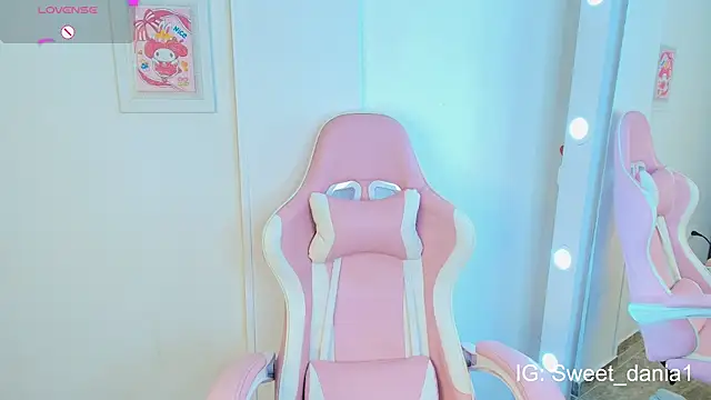 sweet dania  online show from March 11, 3:59 am