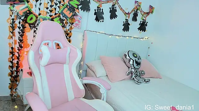 sweet dania  online show from October 29, 9:33 am