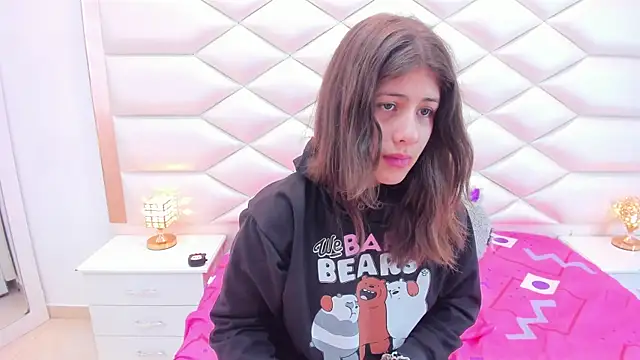 Snapshot of MiaQueen021 chatting on March 14, 12:29 pm MiaQueen021 online show from March 14, 12:29 pm