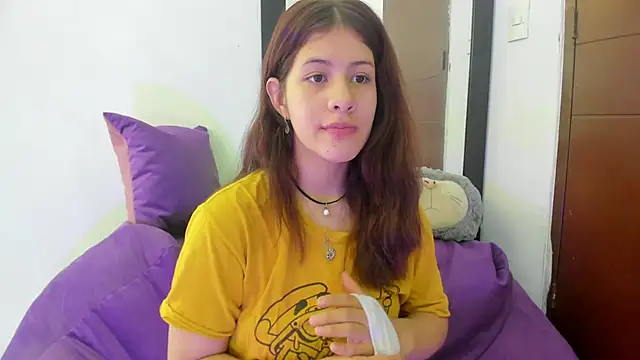 Snapshot of MiaQueen021 chatting on September 9, 2:49 pm MiaQueen021 online show from September 9, 2:49 pm