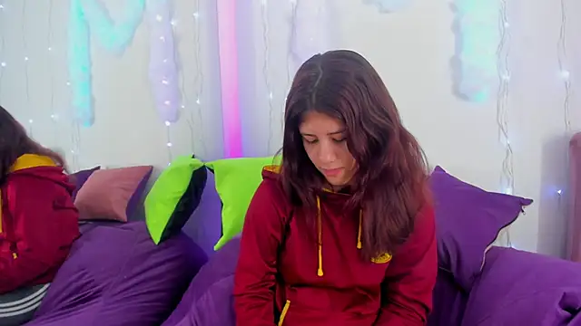 Snapshot of MiaQueen021 chatting on September 25, 2:21 pm MiaQueen021 online show from September 25, 2:21 pm