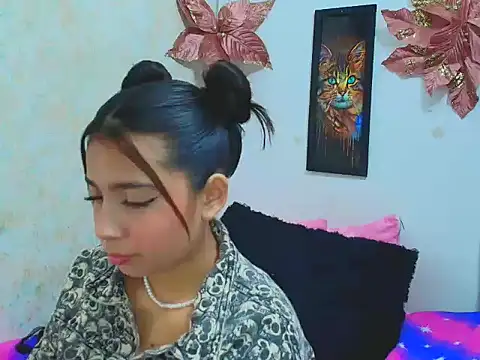 Snapshot of Rousse_violett chatting on January 10, 8:48 pm Rousse violett online show from January 10, 8:48 pm