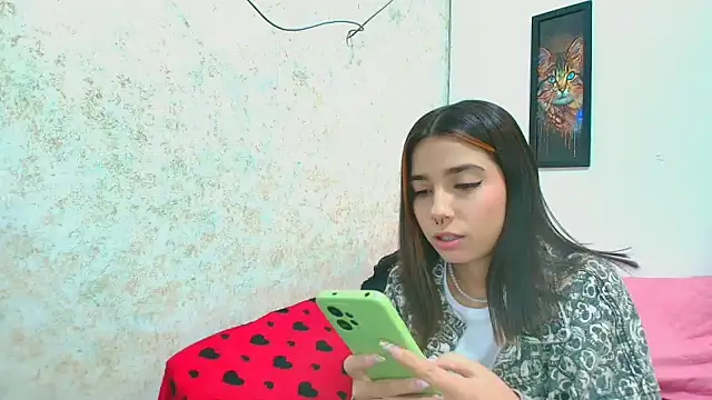 Snapshot of Rousse_violett chatting on March 15, 8:21 pm Rousse violett online show from March 15, 8:21 pm