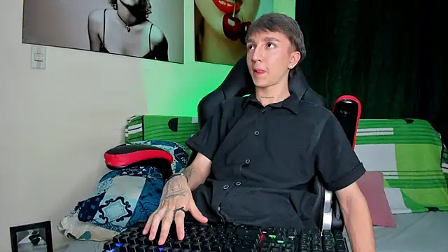 Snapshot of jeremy_salvatore chatting on January 20, 6:21 am jeremy salvatore online show from January 20, 6:21 am