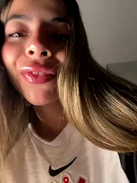 ninfduda online show from December 18, 2:28 am